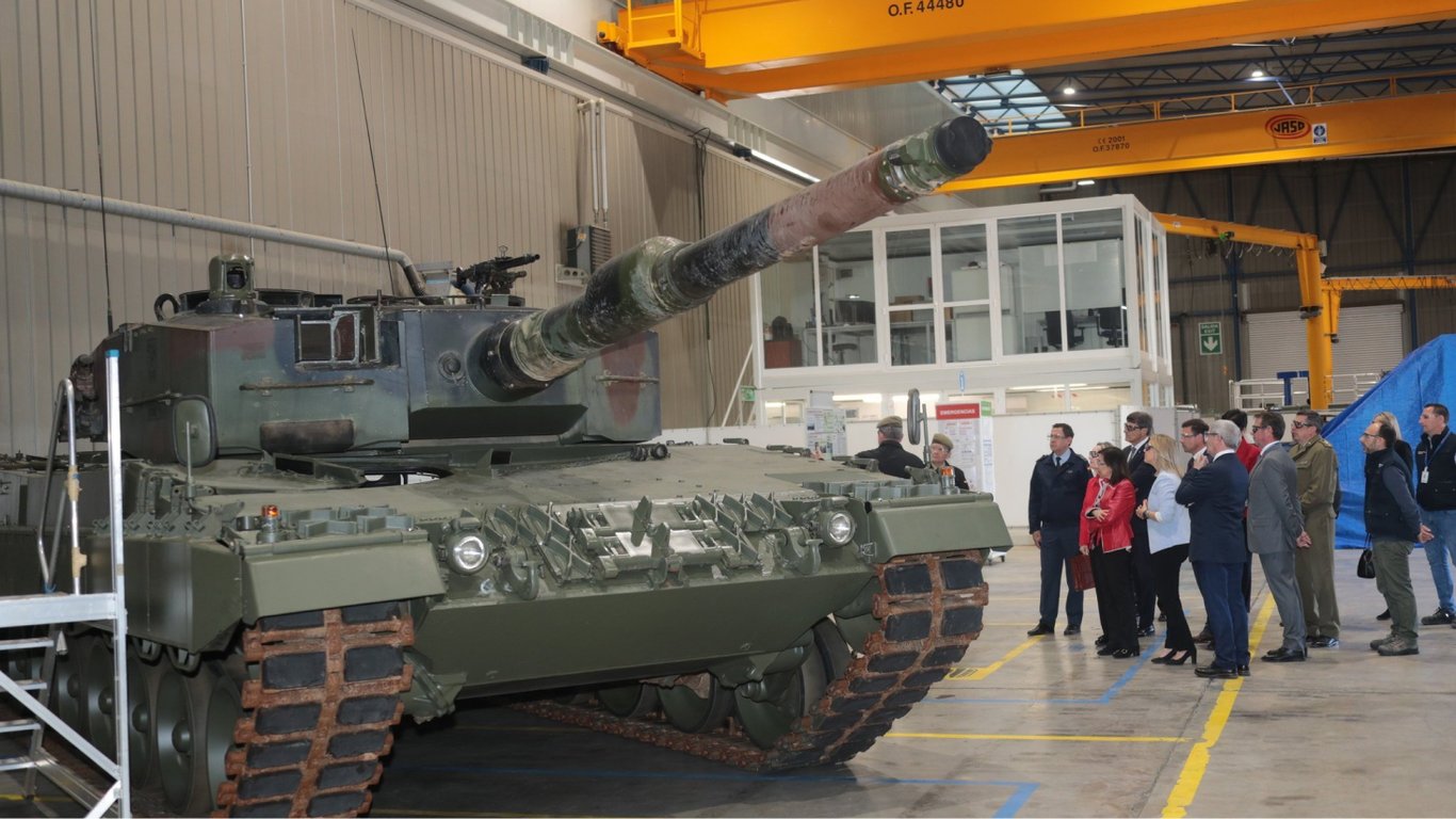Испания пришлет первую партию танков Leopard 2A4 в Украину до конца следующей недели