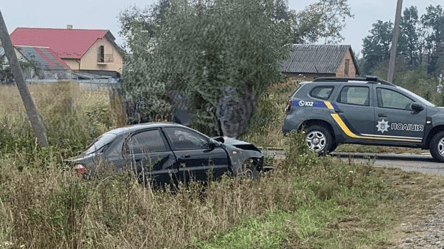 Водій в'їхав у бетонний міст — на Львівщині трапилася ДТП з постраждалими - 290x166