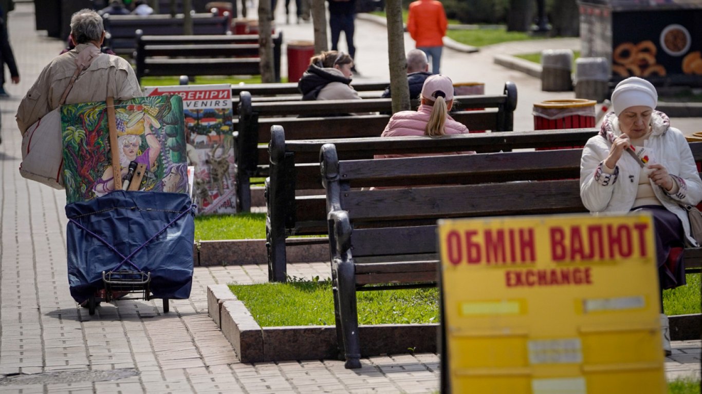 Курс валют в Украине — сколько стоят доллар и евро 17 апреля