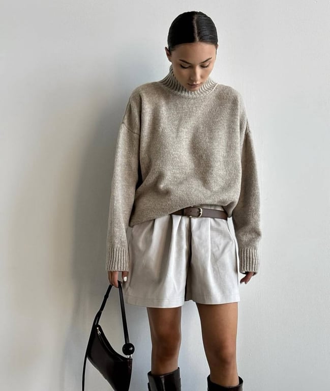 Восени легко створити стильний образ навіть з шортами