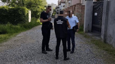 Депутат Дніпра підробив документи і поїхав на відпочинок у Грецію - 285x160