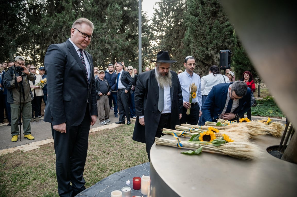Відкриття памʼятнику в Україні