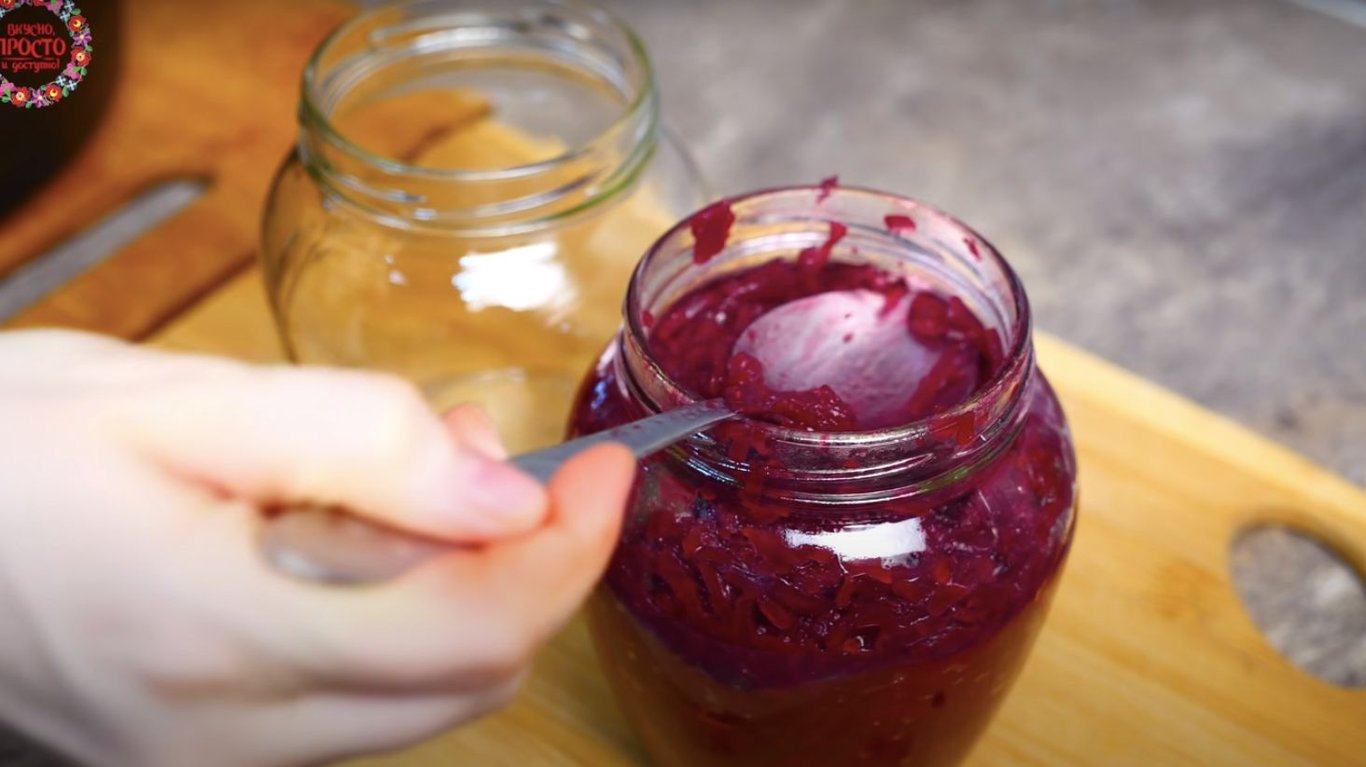 простий рецепт салату з буряка на зиму