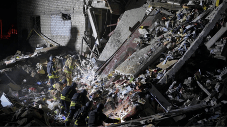 У Запоріжжі зросла кількість поранених — під завалами є люди - 290x166