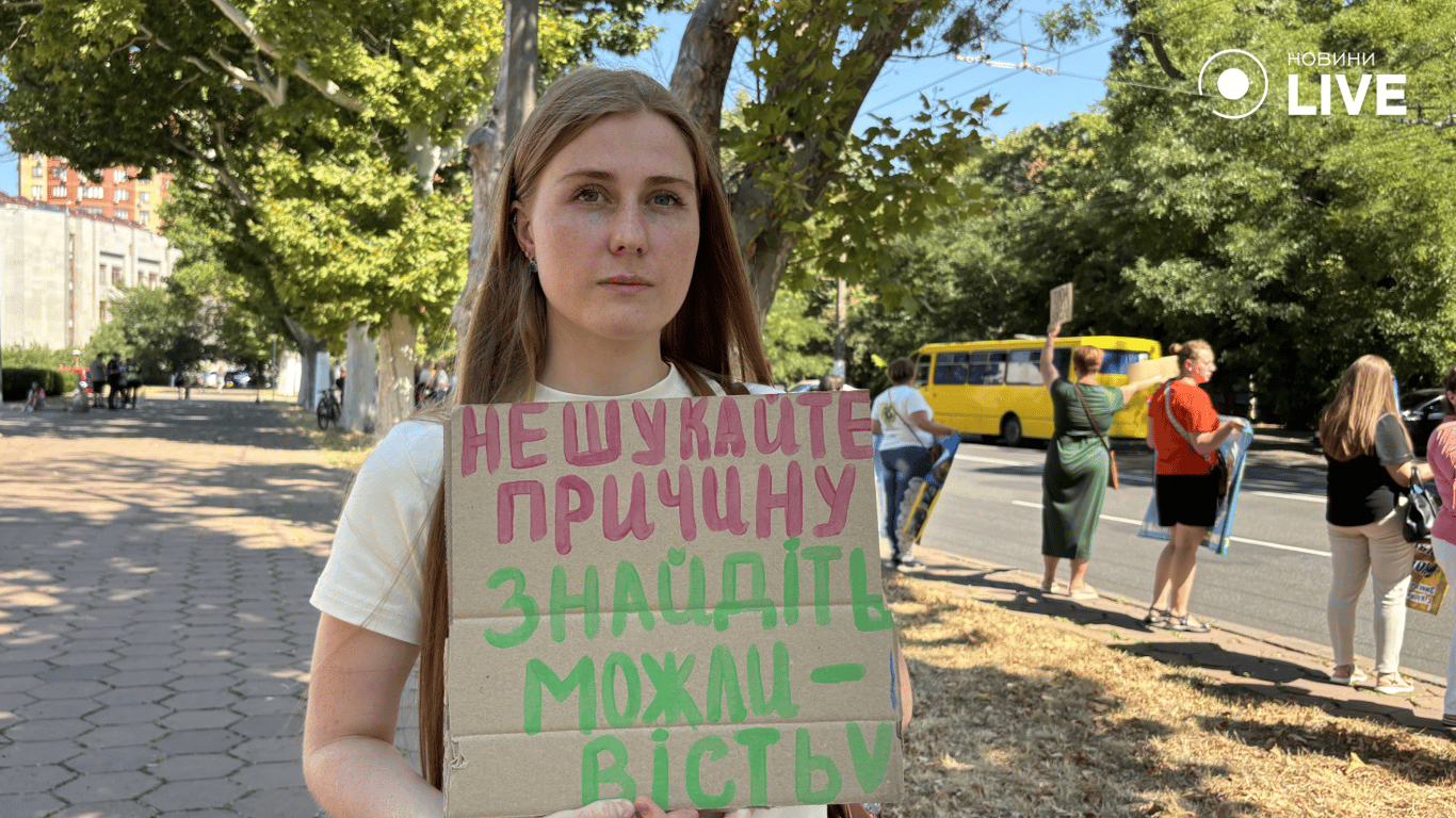 Рідні полонених вийшли на акцію в Одесі — фоторепортаж - фото 8