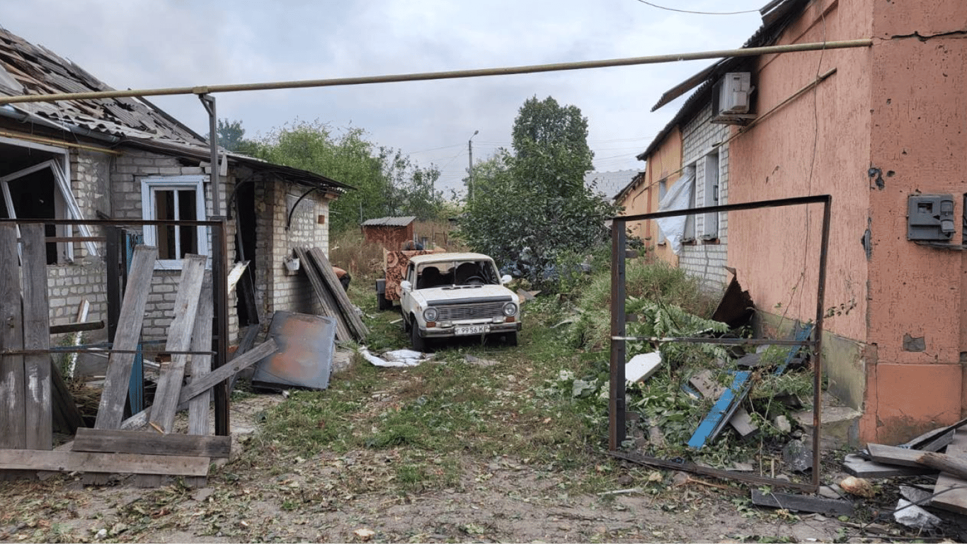 Окупанти знову обстріляли мирне населення Харківщини: є поранені