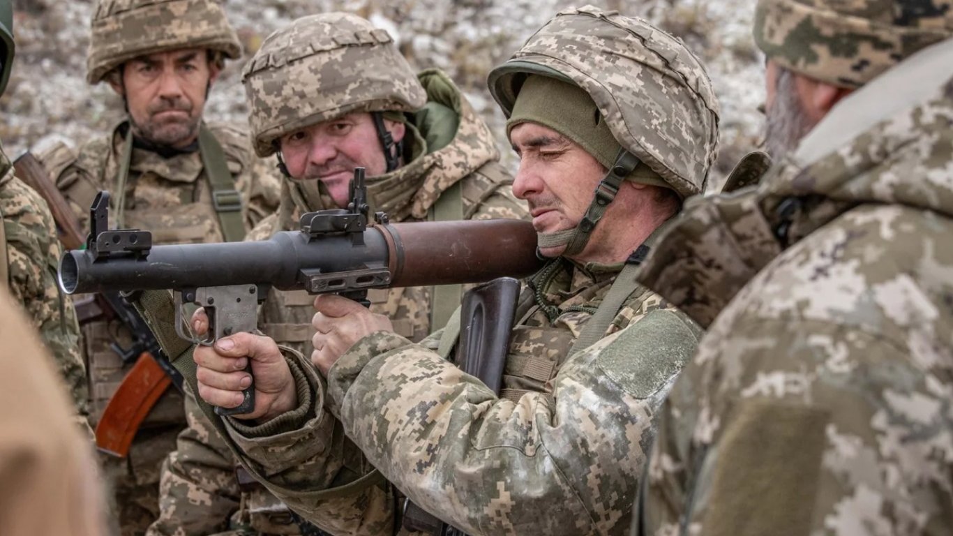 Грошове забезпечення військових на фронті — хто має право на доплати до за кожні 30 днів