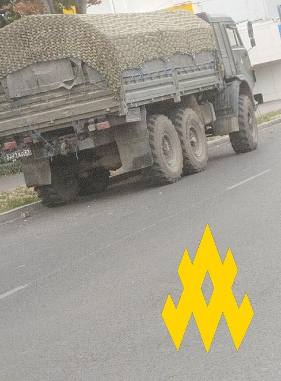 Росіяни переміщують техніку