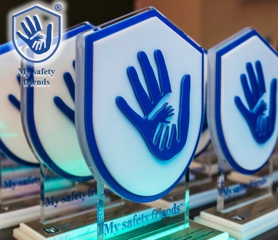 В Україні з'явились авто з долонями на номерах — у МВС розповіли, що це означає - фото 1