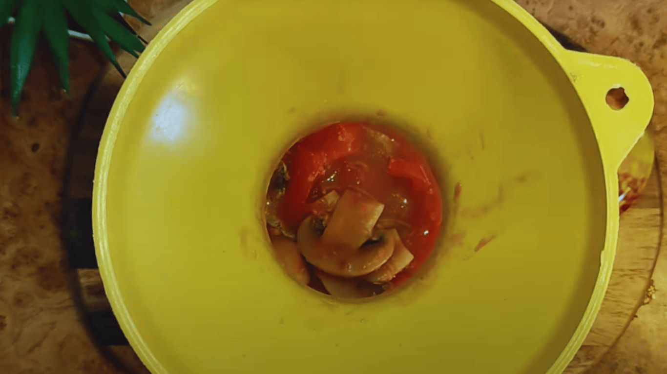 салат на зиму з печерицями та солодкий перцем