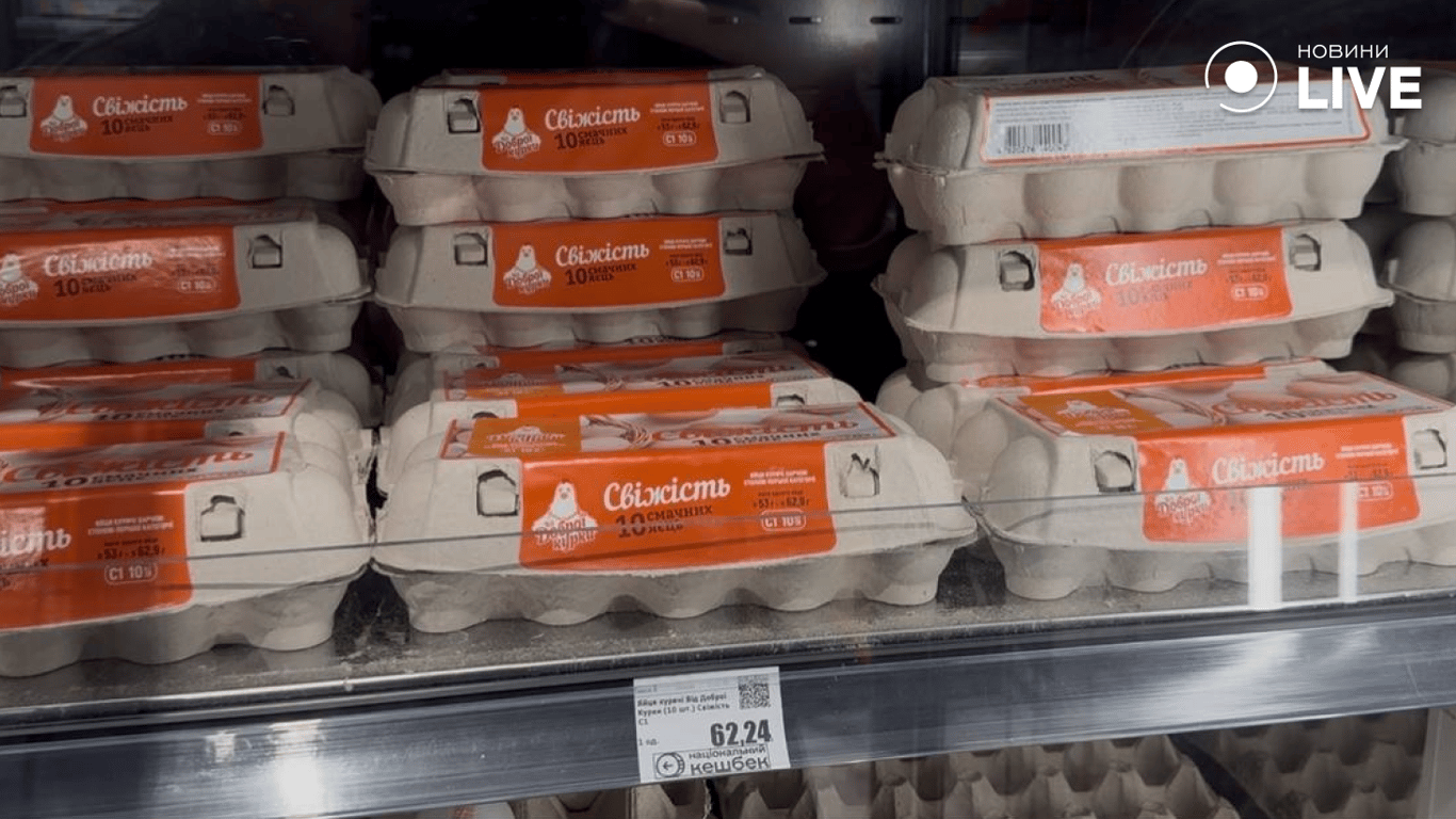 Яйця на прилавках супермаркету