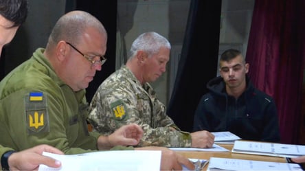 Деяким юнакам 18-24 років відмовлять у підписанні контракту з ЗСУ - 285x160