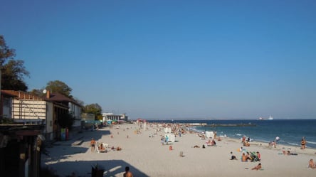 Должны были снести еще весной — около пляжа в Одессе демонтируют площадки - 285x160