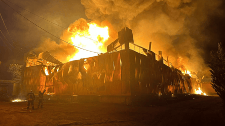 Спасатели ликвидировали возгорание склада в Киевской области - 285x160