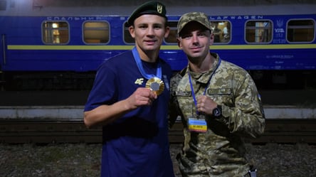 Хижняк повернувся до України — як прикордонники зустріли олімпійського чемпіона - 290x166