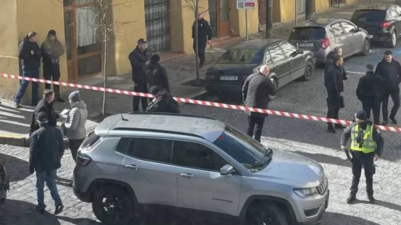 В Черновцах мужчина пытался пройти в апелляционный суд с гранатой: что известно