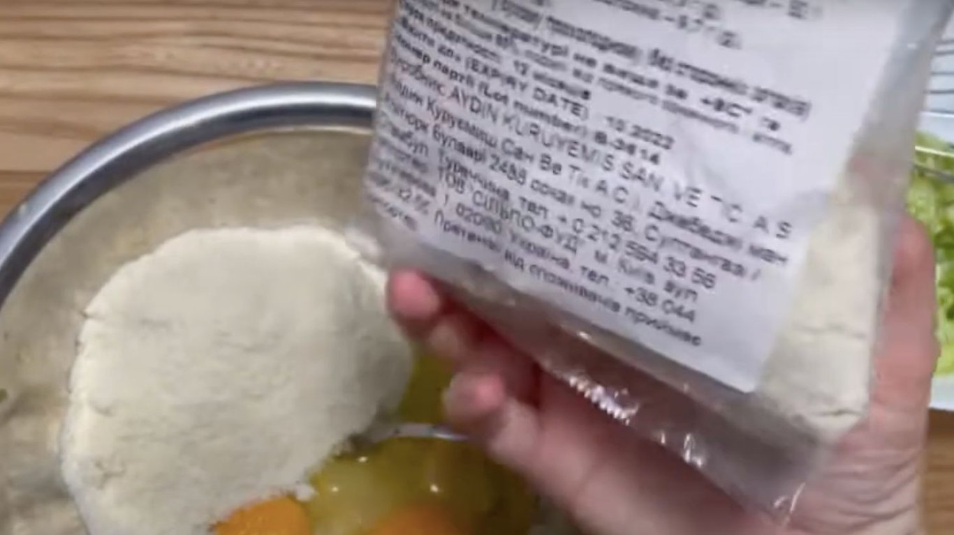 низькокалорійний шоколадний брауні з кабачками без цукру та без борошна