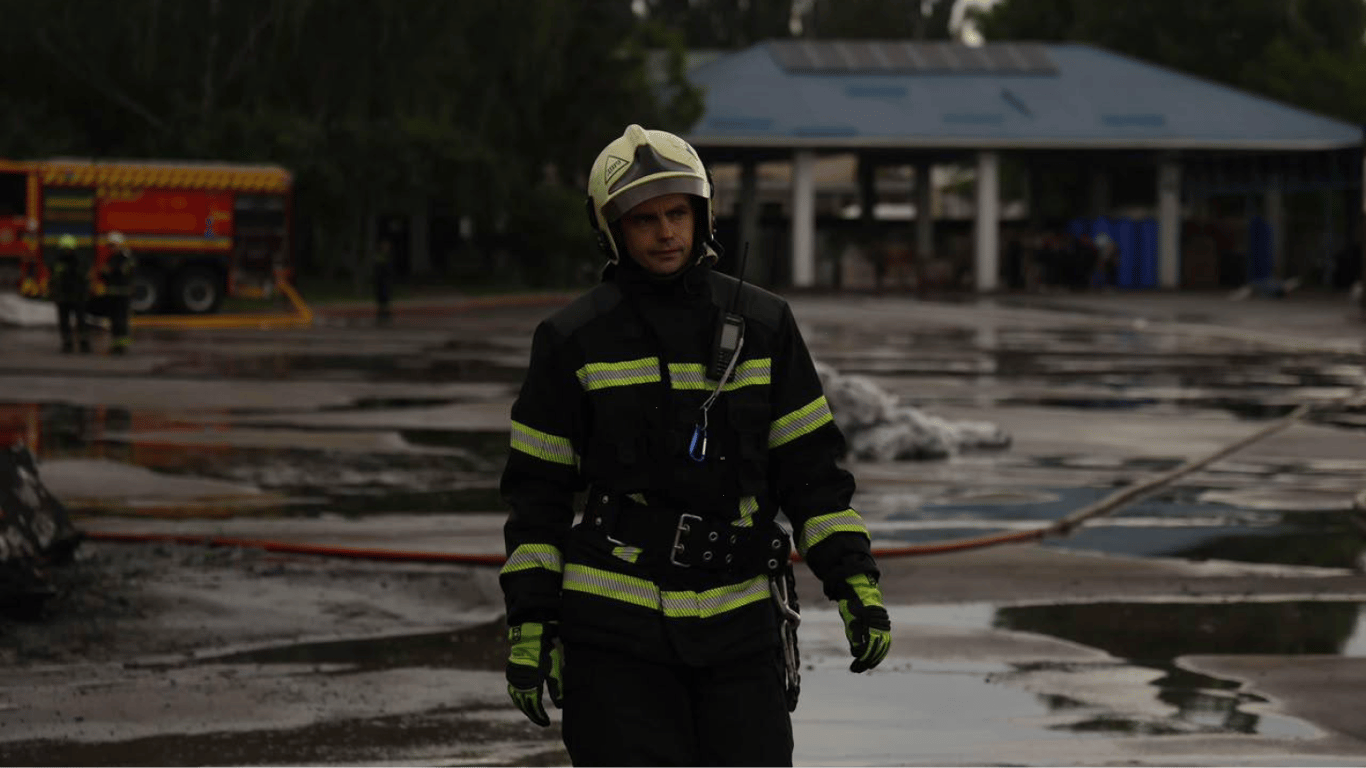 У Києві дрон РФ впав біля газорозподільної станції: є постраждалі