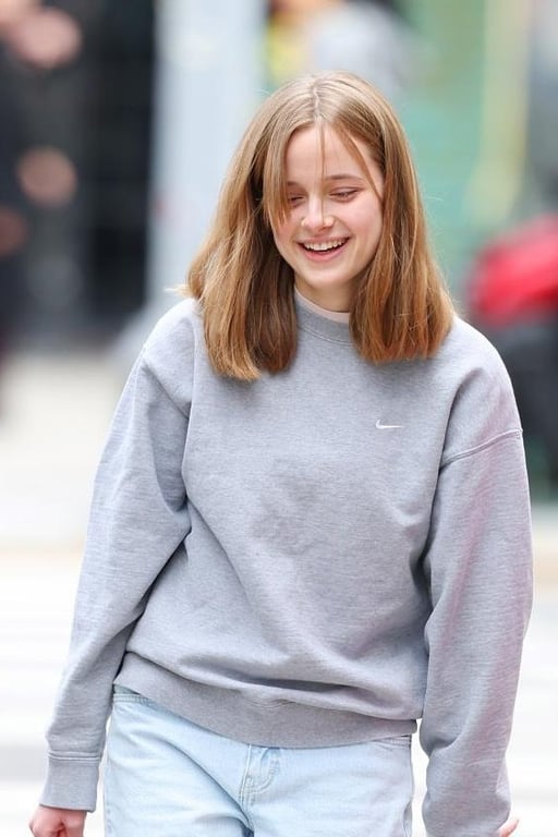 Джоли на фоне разборок с Питтом устроила шоппинг с 15-летней дочерью — фото - фото 2