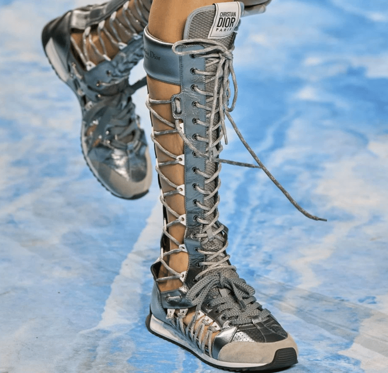 Модний світ підкорює нова модель кросівок