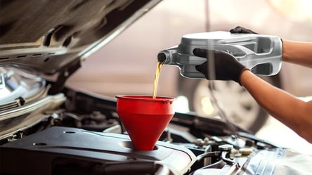 Автовиробники радять міняти моторну оливу рідше: чи варто їх слухати - 285x160