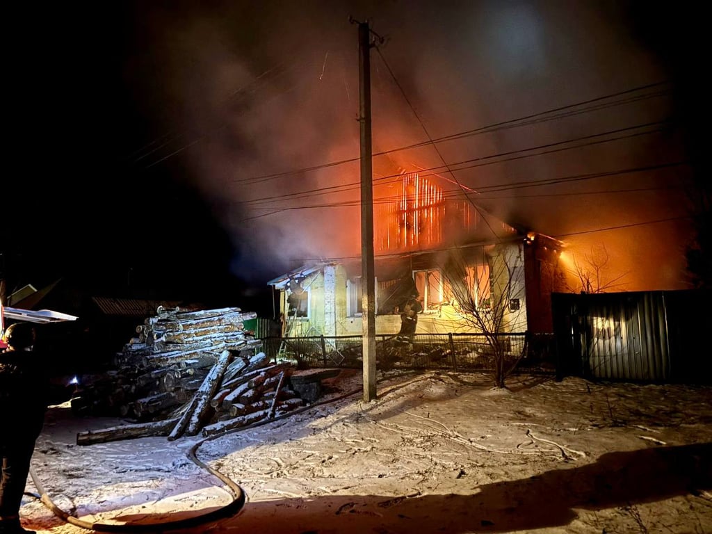 Последствия атаки РФ на Черниговщине: пожары в жилых домах
