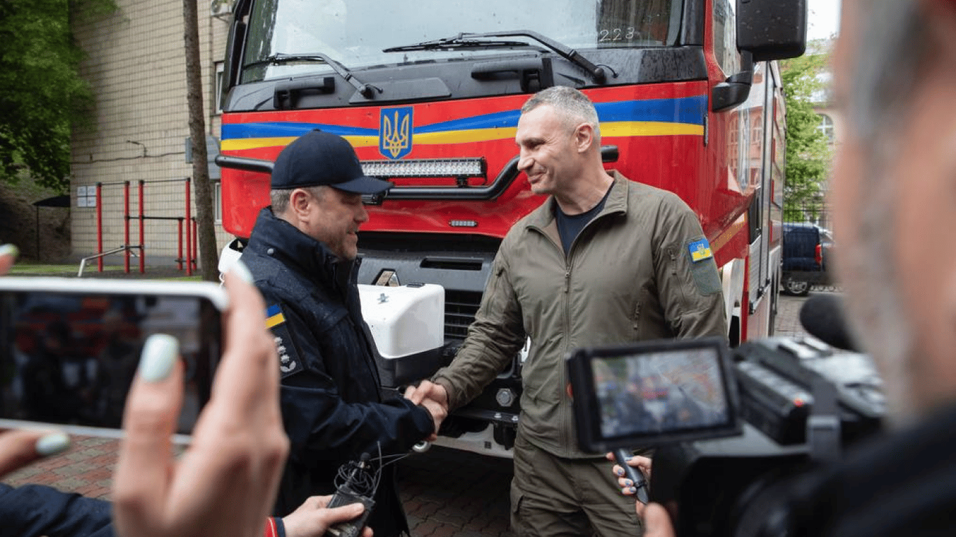 Германия и Польша передали Киеву современное пожарное авто, — Кличко