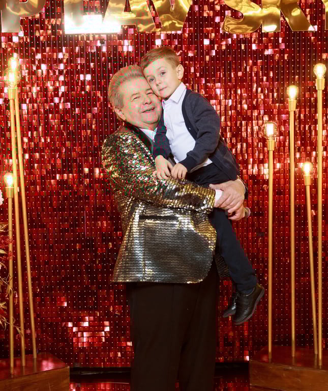 Михаил Поплавский с внуком