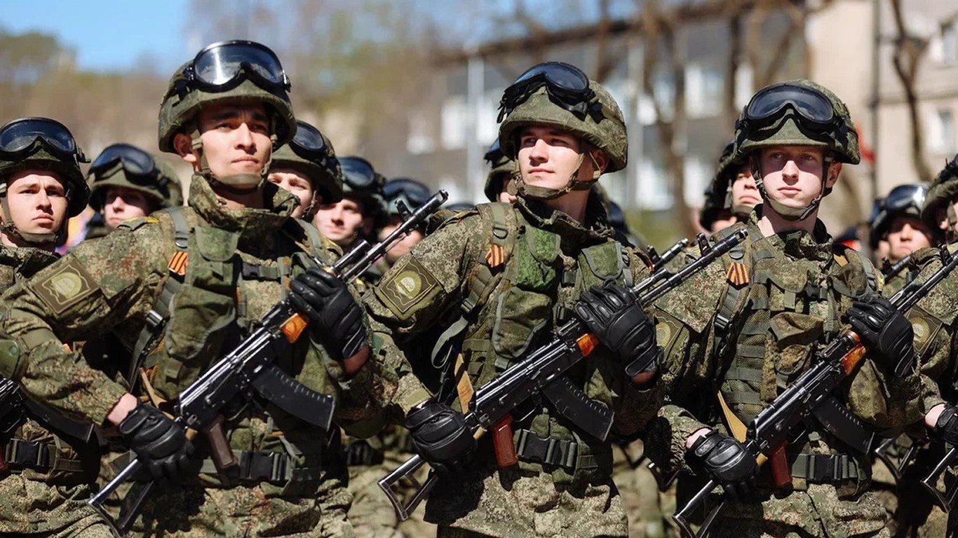 В РФ вербуют подростков для производства дронов и службы в армии