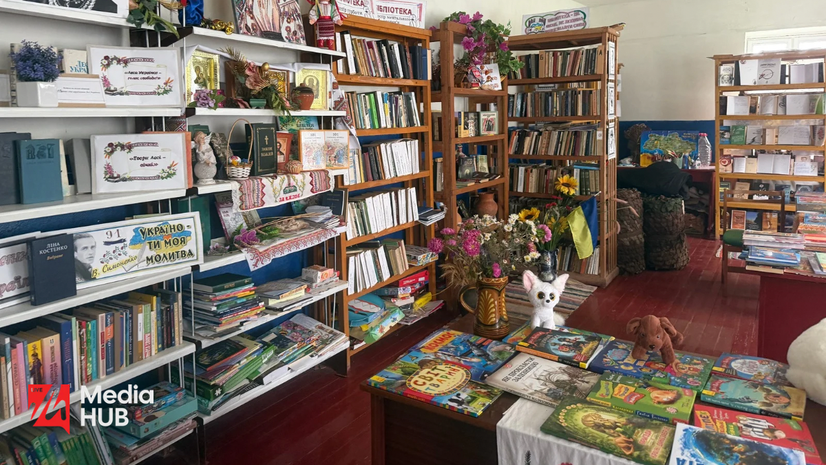 Будинок української книги передав 200 книжок бібліотеці на Київщині - фото 3