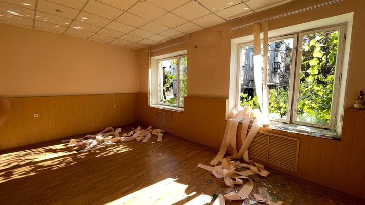 В Кривом Роге из-за удара РФ повреждено здание Суспильного - фото 1