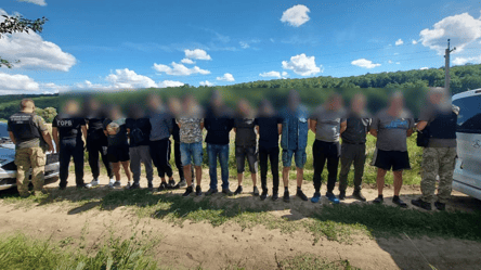 На Вінничині 17 чоловіків намагалися потрапити до Молдови — у ДПСУ розповіли деталі - 285x160