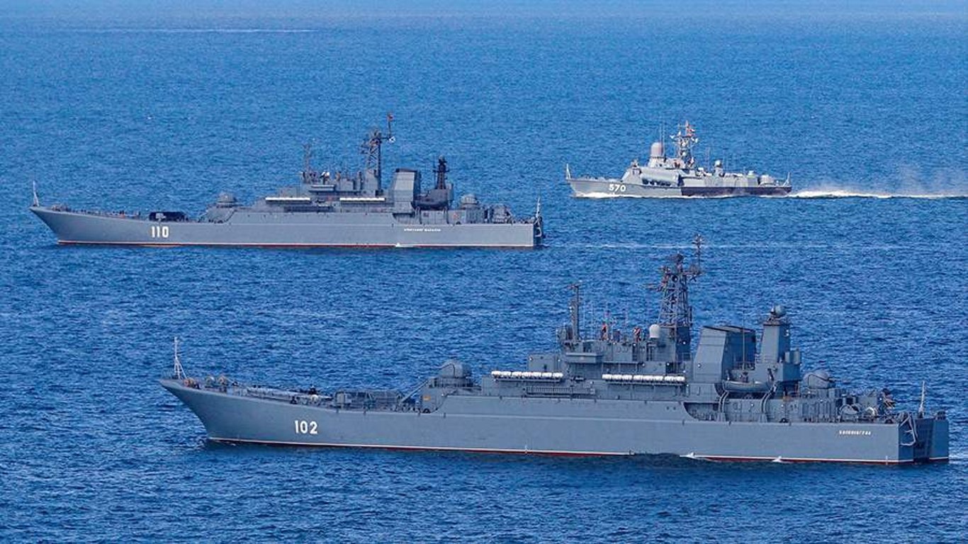 Російські ворожі кораблі вже третю добу не виходять у Чорне море — причини