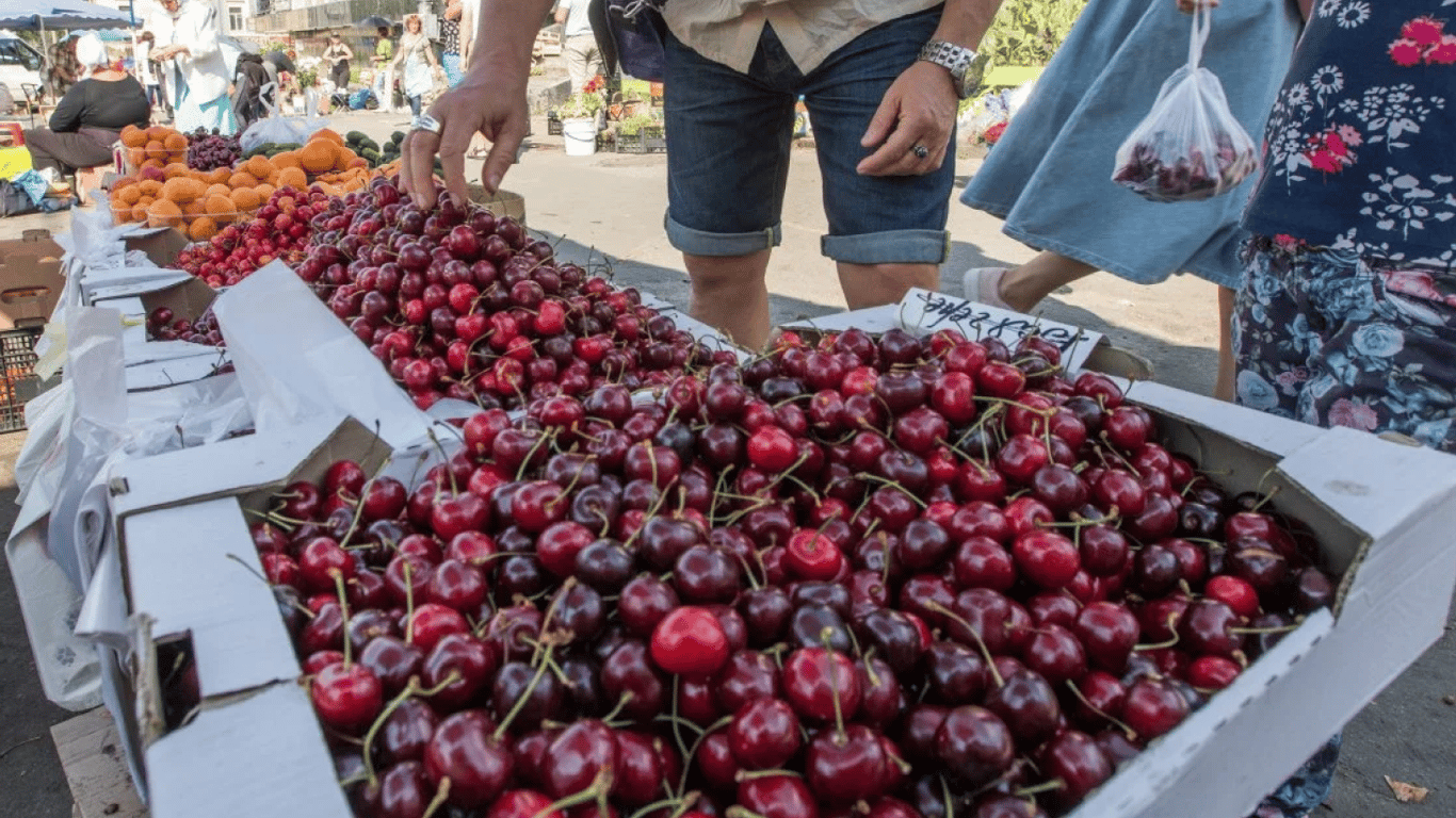 В Україні почали продавати черешню — яка вартість ягоди у травні