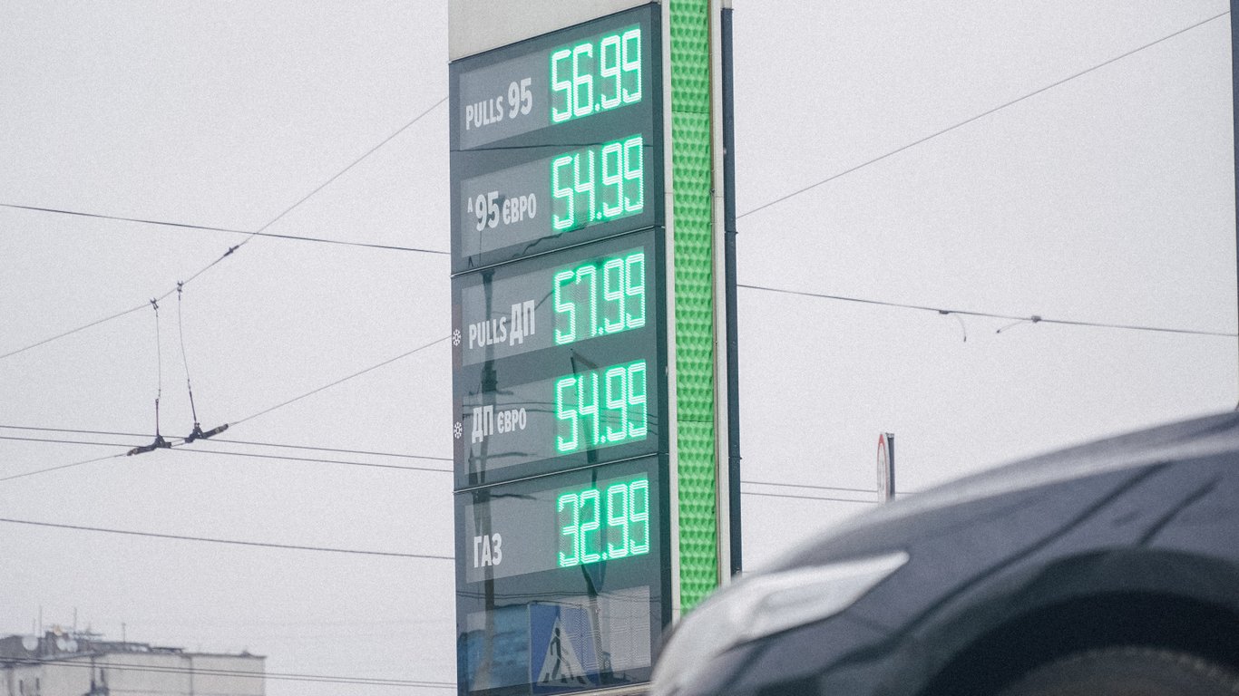 Ціни на пальне в Україні станом на 13 лютого 2024 року — скільки коштують бензин, газ та дизель