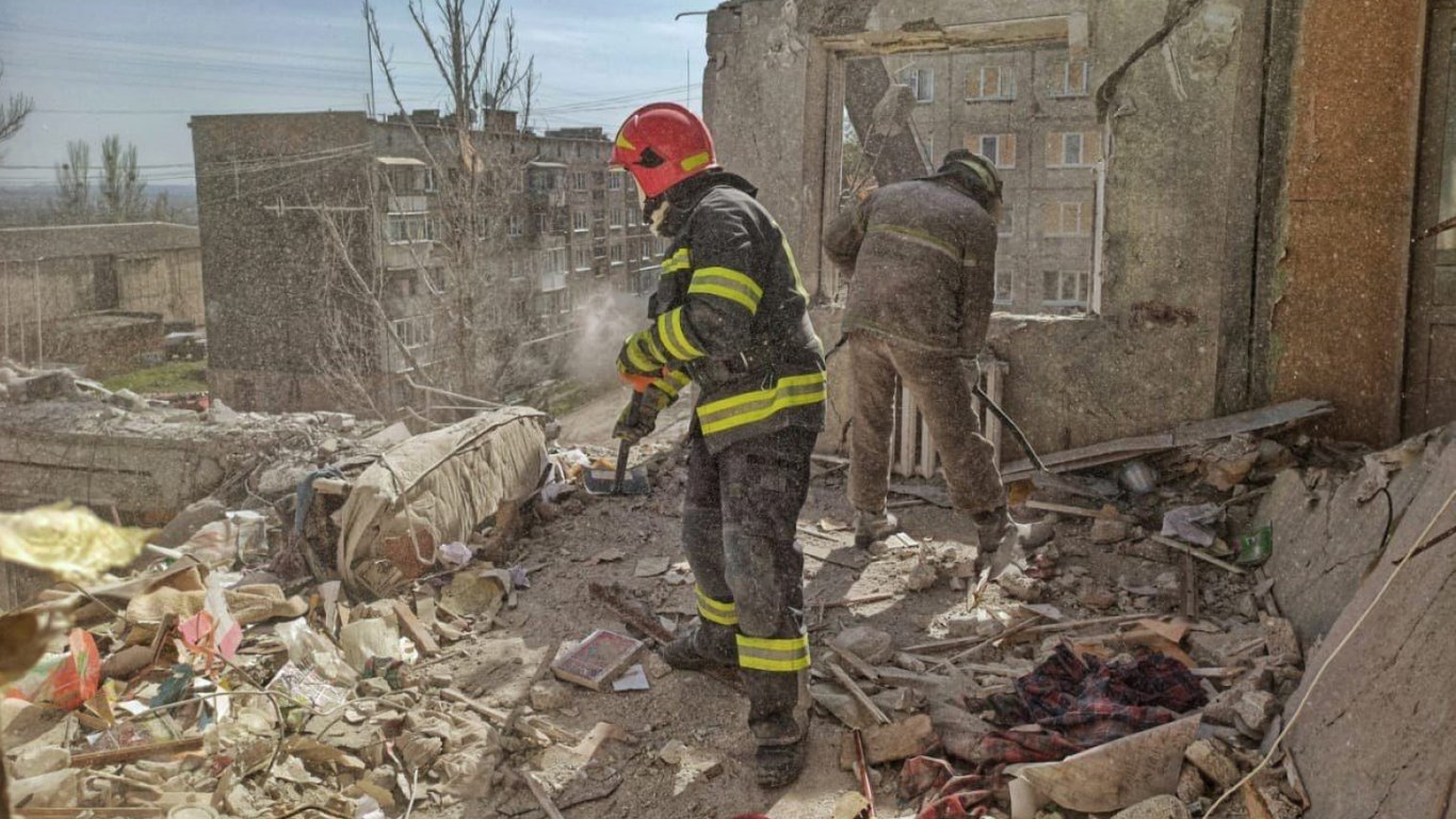 В Славянске завершили спасательные работы: МВД назвало точное количество жертв обстрела