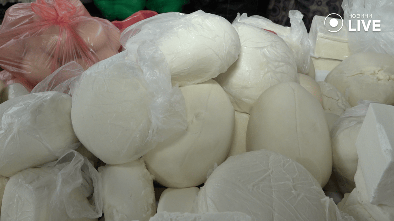 бринза на ринку 