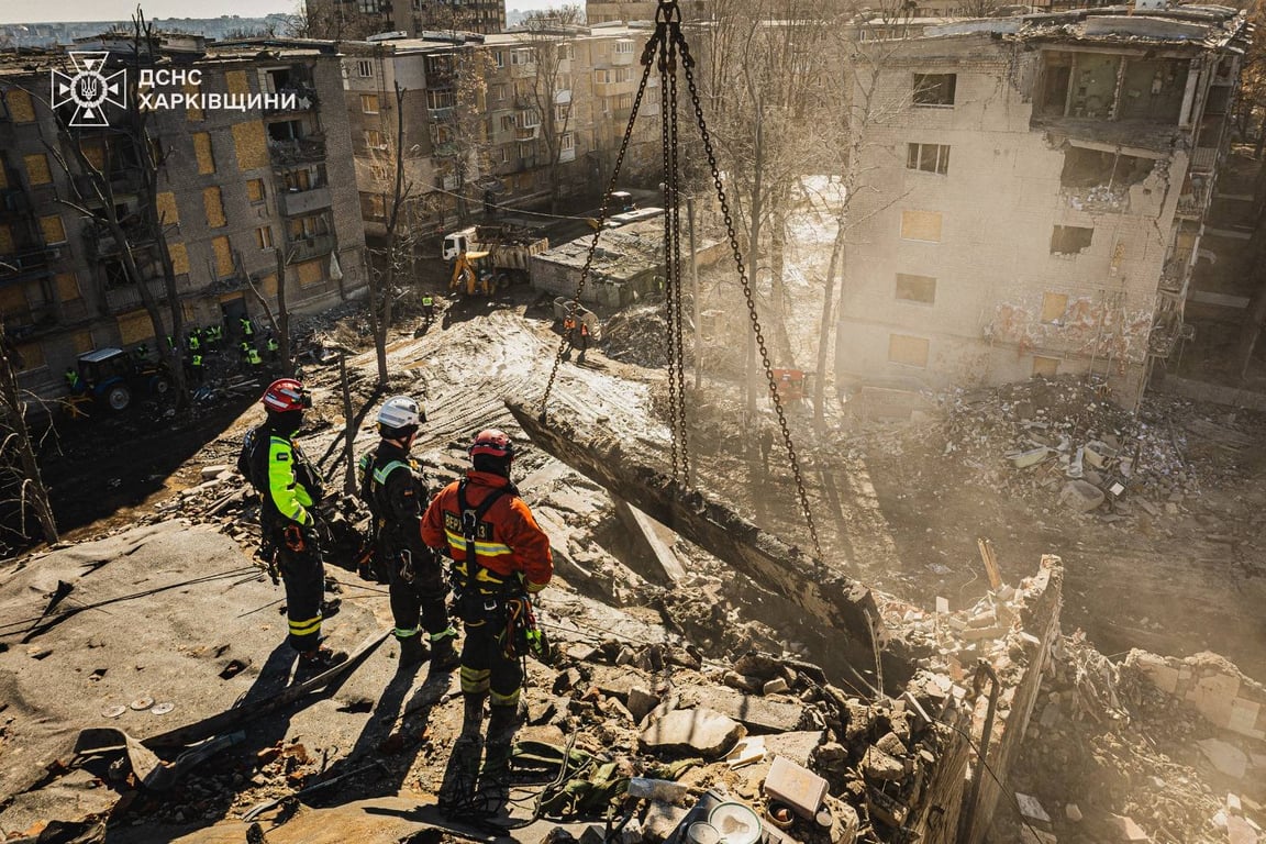 У Харкові досі шукають під завалами людей після ракетного удару 7 березня