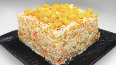 Салат с крабовыми палочками и кукурузой: тот самый популярный рецепт - 290x160
