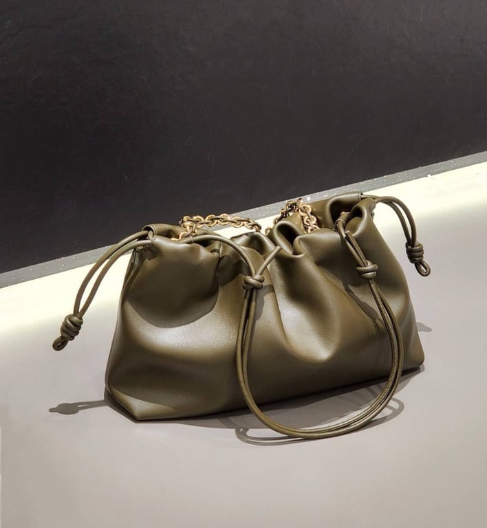 Giant bags are in trend this year