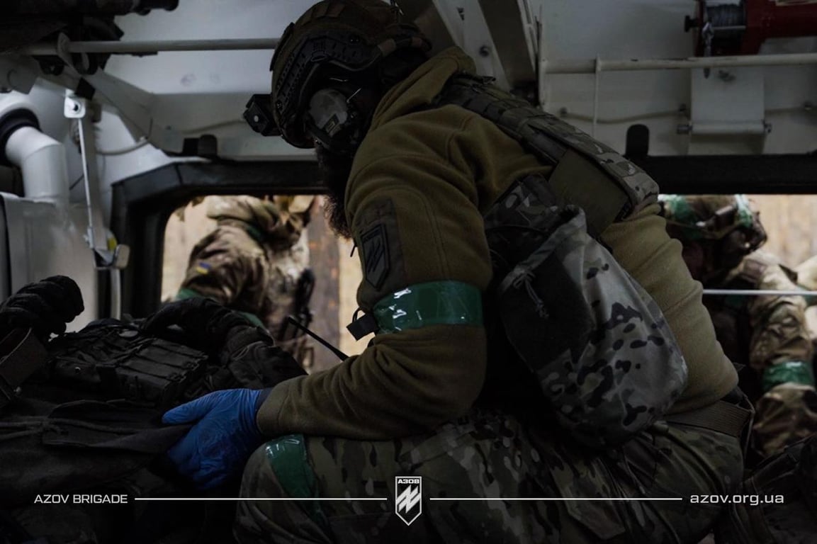 Військовий "Азов"