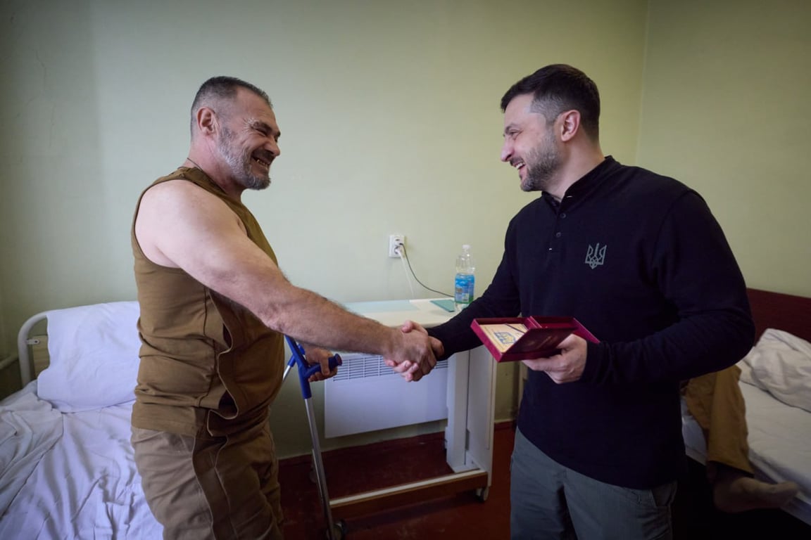 Зеленський відвідав поранених бійців на Запоріжжі