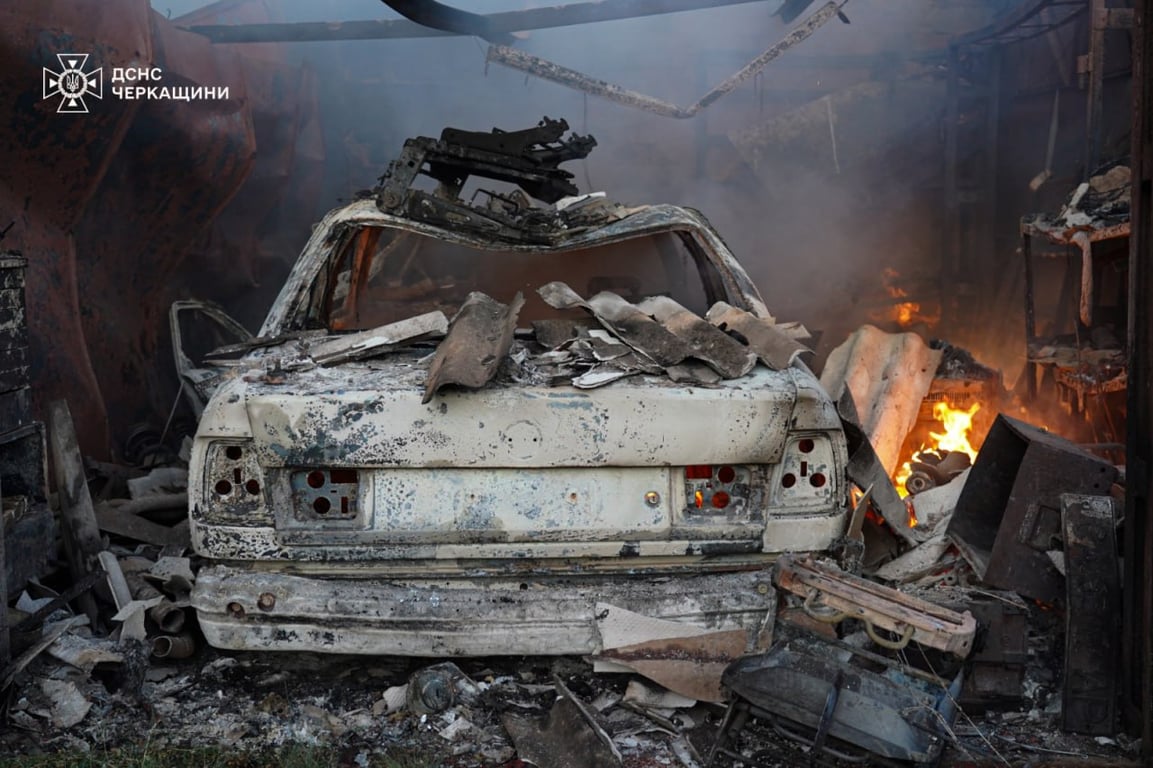 Палаючі будинки та автівки - наслідки атаки РФ на Україну 24 липня