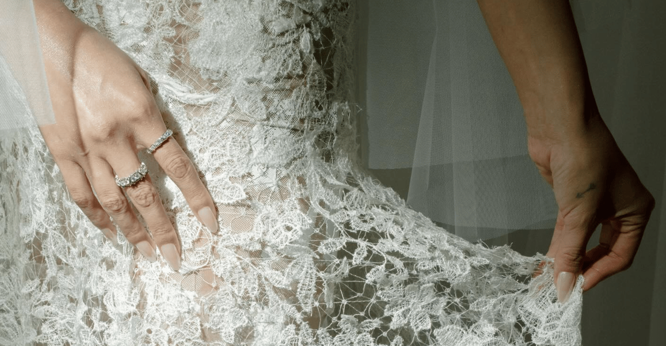 Delicate and sophisticated manicure for Selena Gomez