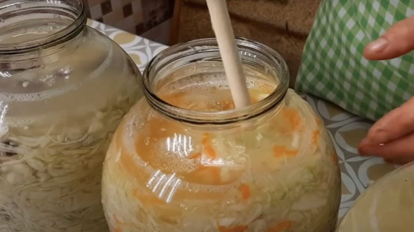 квашена капуста у банках три рецепта