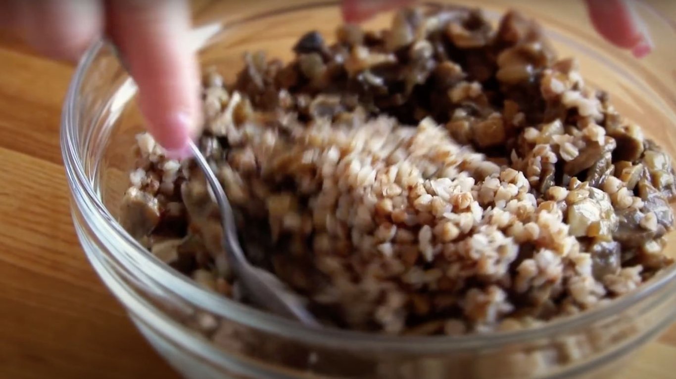 рецепт пісні чебуреки з грибами та гречкою