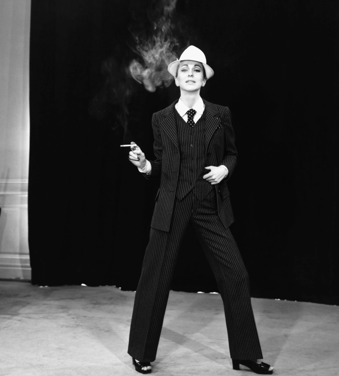 Костюм з трьох частин зайняв своє місце в жіночій моді