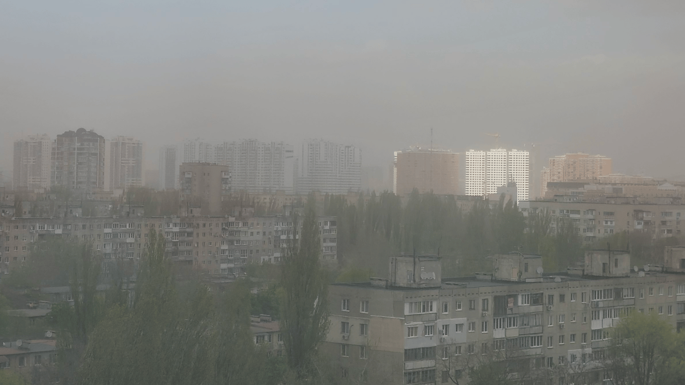 Одесу накрила потужна пилова буря: фоторепортаж з міста