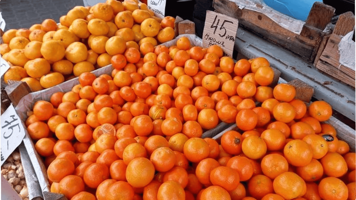 Пестициди перевищують норму в 33 рази — в Україну завезли отруйні мандарини