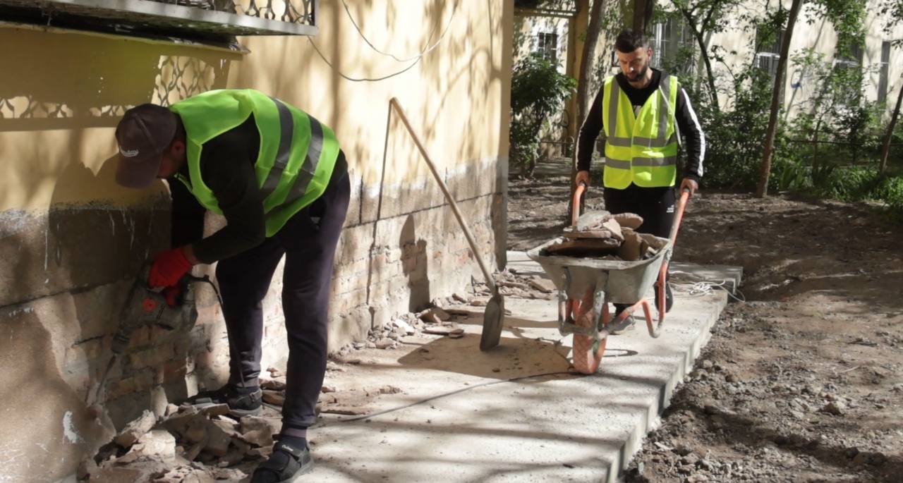 В Одесі відновлюють будинок, що тричі постраждав від ударів - фото 1